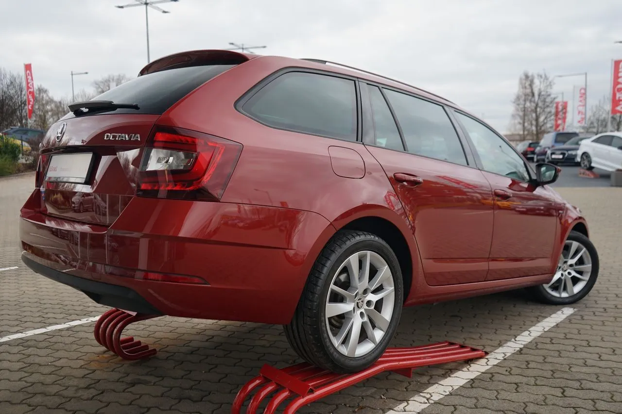 Skoda Octavia Combi 1.4 TSI DSG Drive...  Image 2